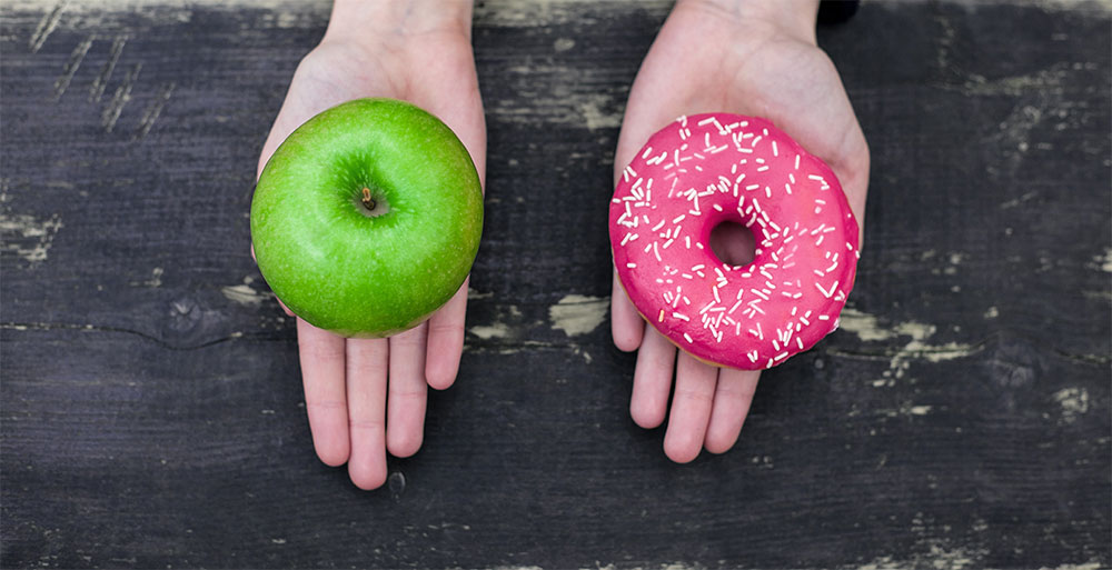 Ręcę z jabłkiem i pączkiem | Wybierz zdrowy styl życia